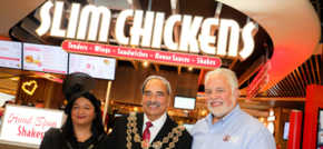  Lord Mayor enjoys a taste of life-changing chicken at new Birmingham restaurant 